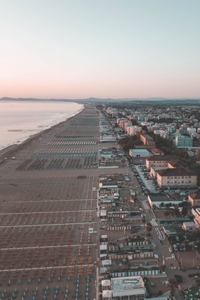 Morgentlicher Drohnenflug in Riccione