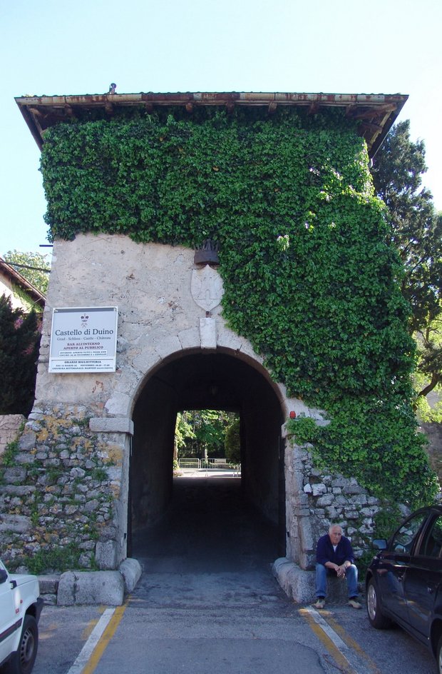 Eingang Schloß Duino