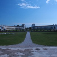 Blick in die Latifundien von Haupteingang der Villa Manin