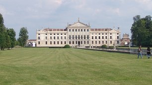 Villa Pisani an der Brenta mit ausladenden Gartenanlagen
