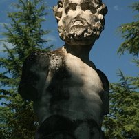 Klassische Kunst im Garten der Villa Manin