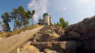 Der malerische Leuchtturm auf Rab