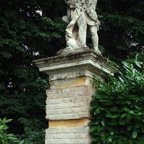 [Translate to English:] Statue im Garten der Villa Pisani.