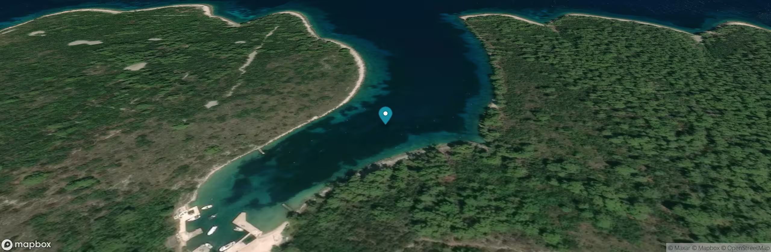 Manastir Bay