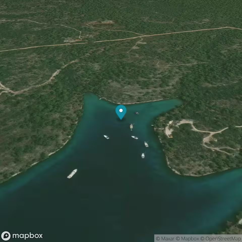 Luka Tiha Bay